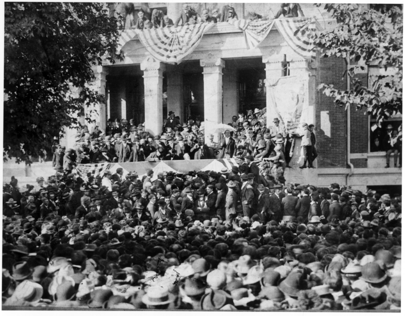William Jennings Bryan speaks at the Ann Arbor courthouse in 1900.