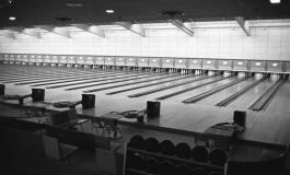 Archival photo of Colonial Lanes' interior.