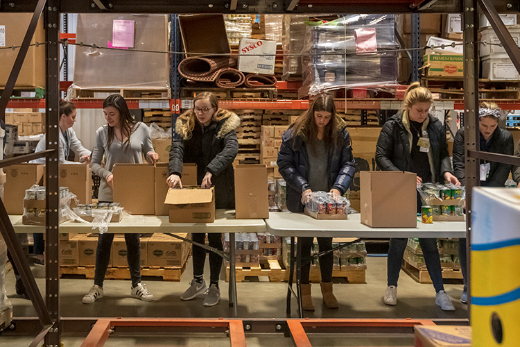 U of M School of Nursing students volunteering at Food Gatherers