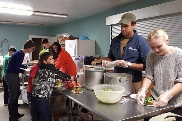 EMU students volunteer at Ypsilanti Meals on Wheels.