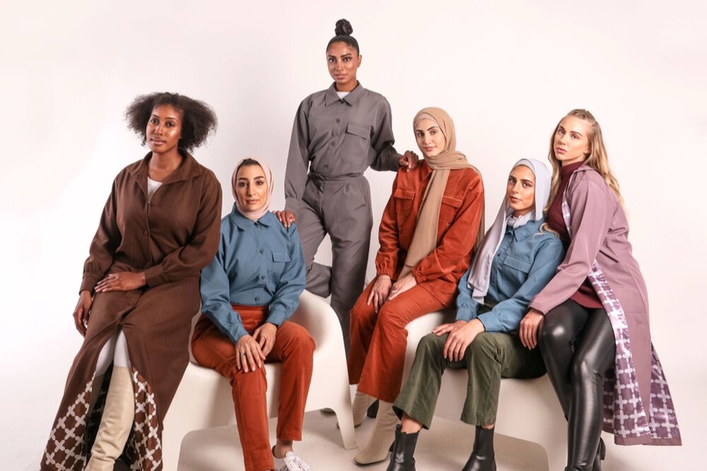 The first full fashion line from Studious Monday features the “Modest Mod” theme, which draws inspiration from the British mod scene of the 1960s and 70s.