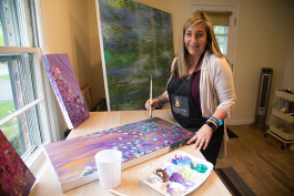 Jacqueline Drake working in her Franklin gallery
