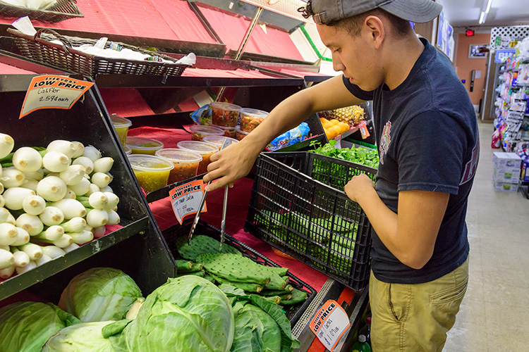  Los Arcos Market.  Photo by Doug Coombe.  Photo Credit:  Cities:select  Keywords: Comma separated kewords Description.