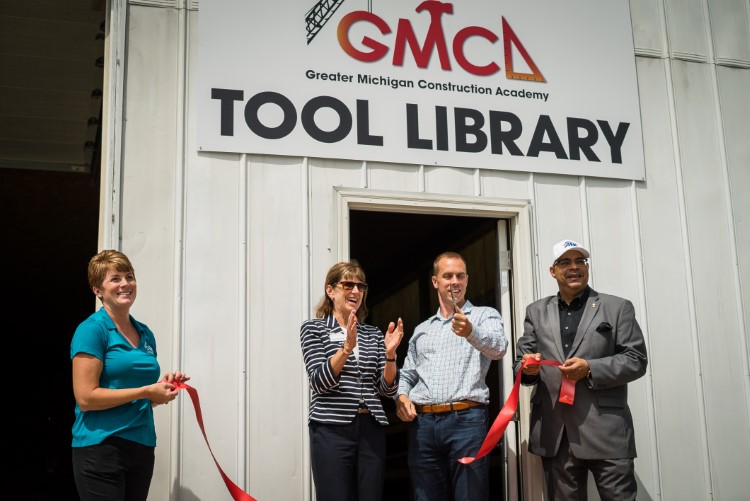 Jeff Havens at the official ribbon cutting for the new tool library with Sharon Mortensen, MACF President & CEO and other community members. 