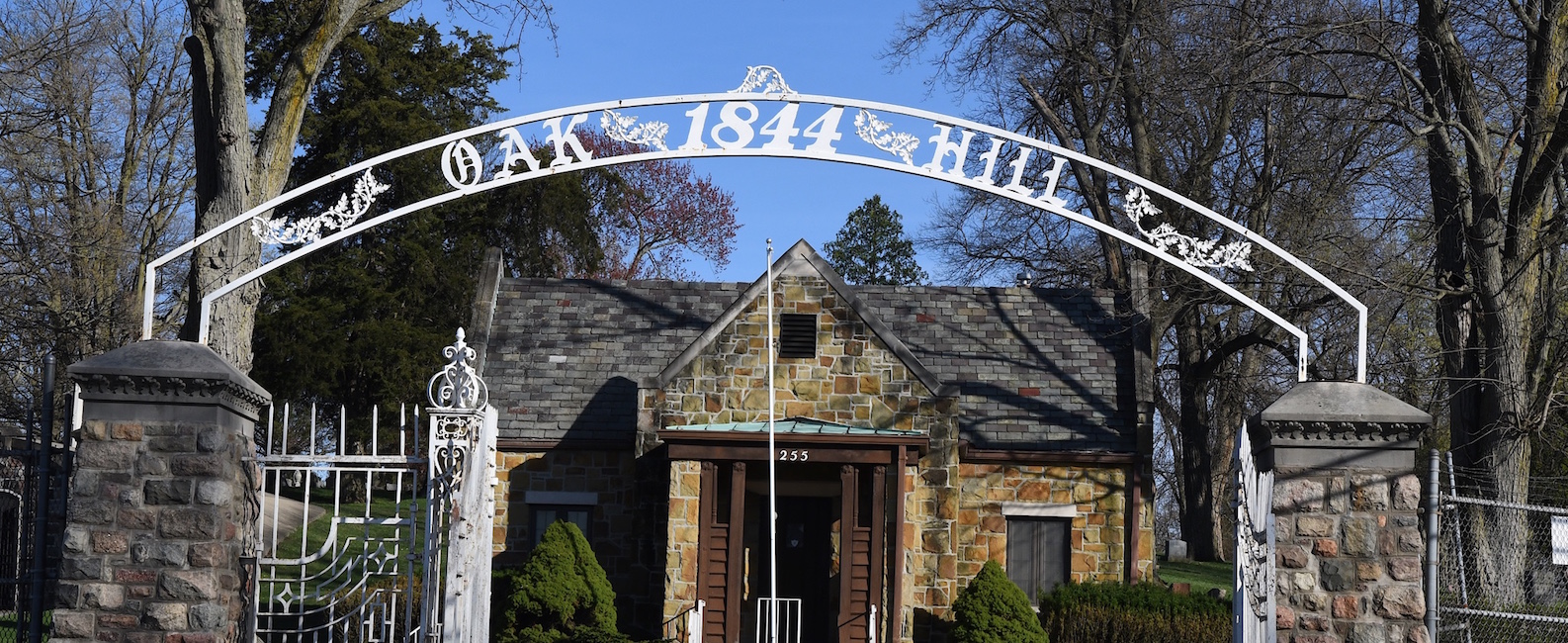 Entrance to Oak Hill Cemetery