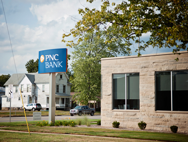 PNC Bank on the corner of Oak Street and Kalamazoo Street