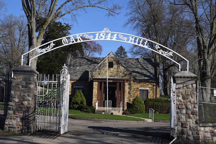 The entrance to Oak Hill Cemetery