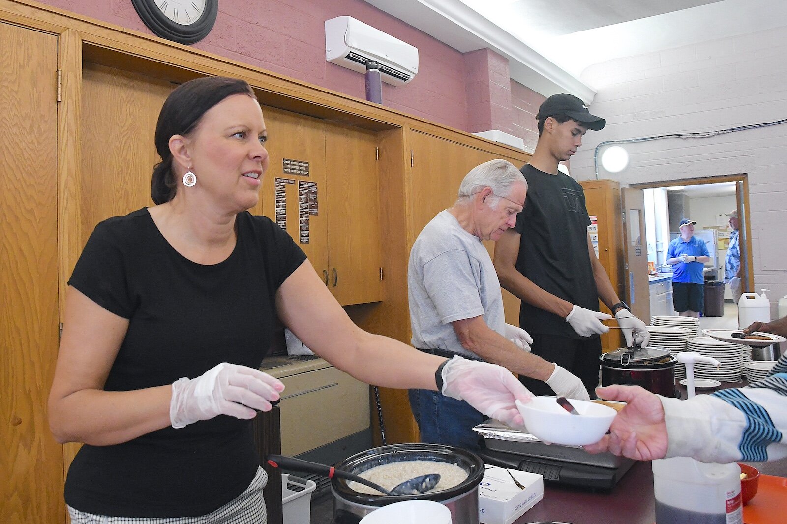 Rotary volunteer Lisa Ridgeway serves oatmeal at St. Thomas Episcopal Church’s breakfast program.