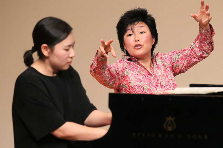 Katherine Chi teaches a Master Class at Dalton Recital Hall during the 2016 Gilmore Keyboard Festival. Photo by Chris McGuire Photography
