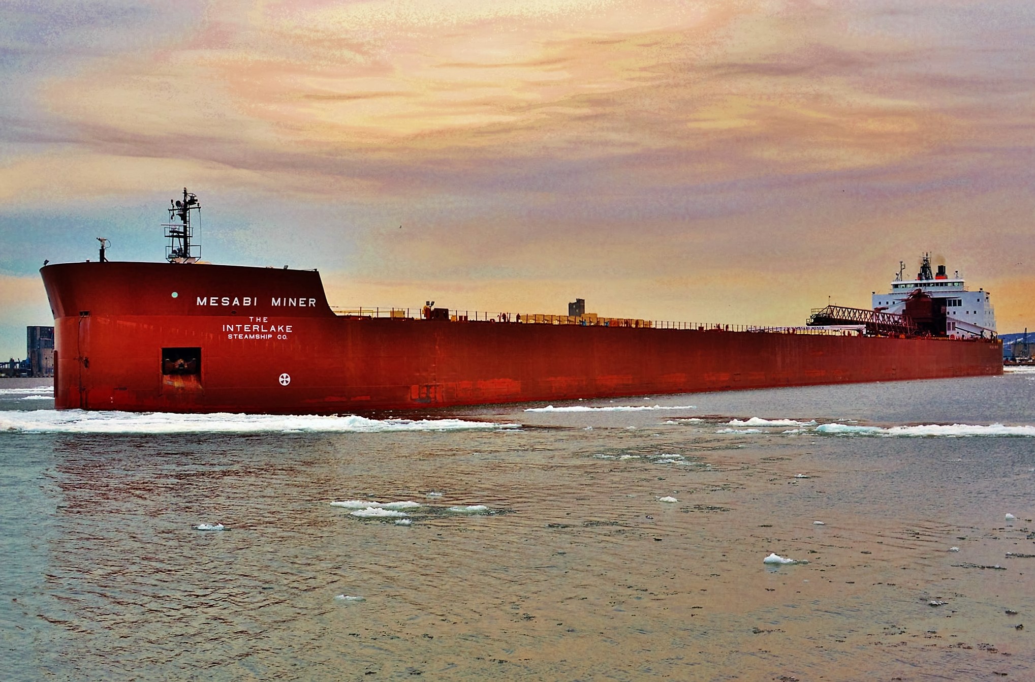 Mesabi Miner is a "super carrier," one of thirteen 1,000-footers. (Photo by Frank Frisk)