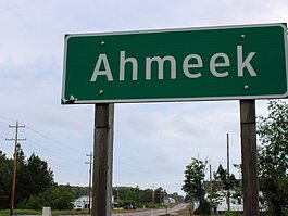 ahmeekhighwaysign