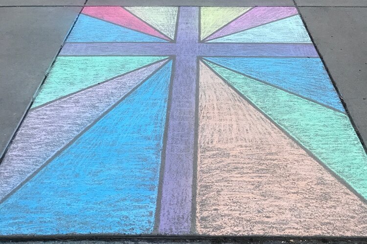 Someone created a stained style cross in sidewalk chalk in Midland.