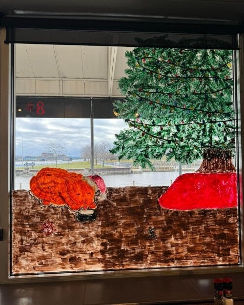 H2O's invited high school students to compete in a window decorating contest this holiday season. (Photo courtesy of H2O's Waterside Grill)