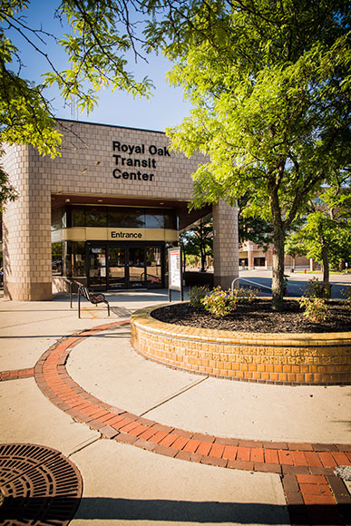  SMART Travel at the Royal Oak Transit Center - David Lewinski Photography
