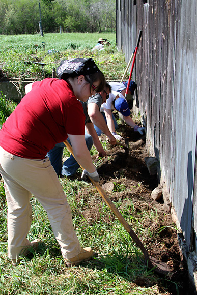  Lindsey J. Wooten and other students during field school by Ted Ligibel