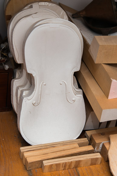 Sharon Que's violin resotration shop