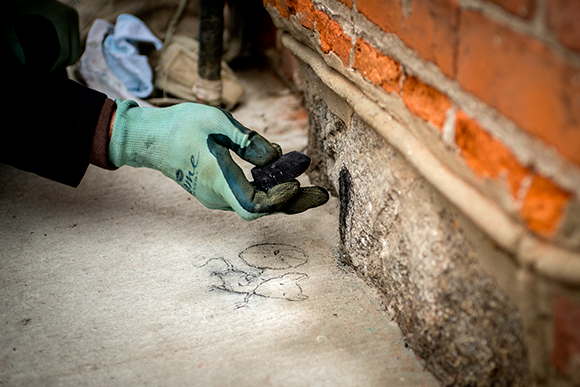 David Zinn working on a chalk drawing