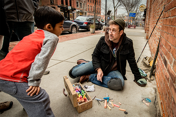 A young fan asks David Zinn about his drawings