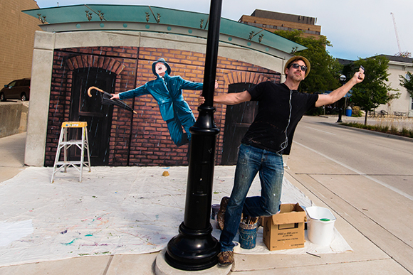 David Zinn with his Singin' In The Rain mural