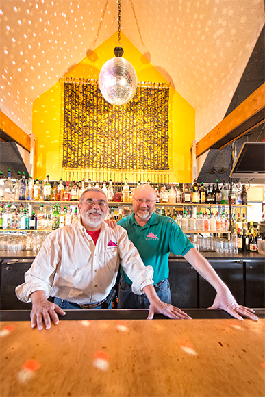 L to R Martin Contreras and Keith Orr at The Aut Bar