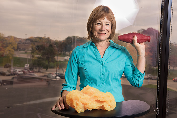 Jean DuRussell-Weston with models of 5 pounds of fat and 5 pounds of muscle