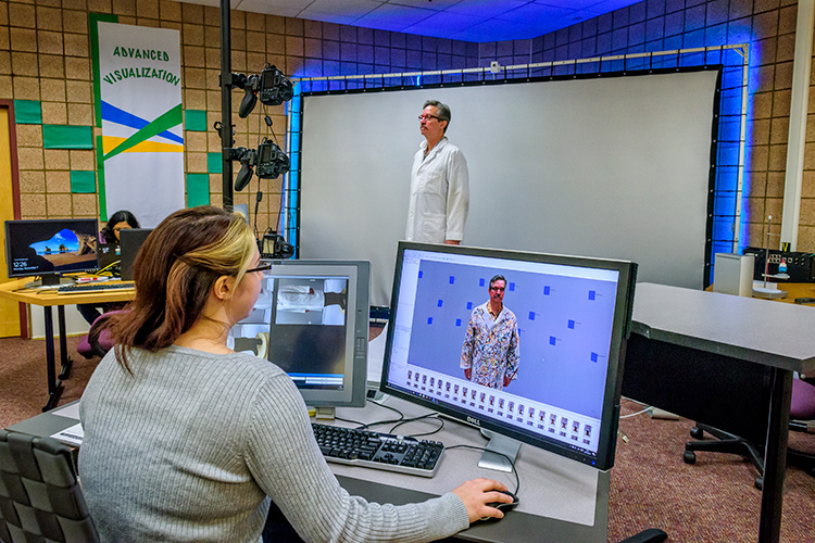 Stephanie O'Malley and Tom Bray at the Photogrammertry Lab at the U of M 3D Lab