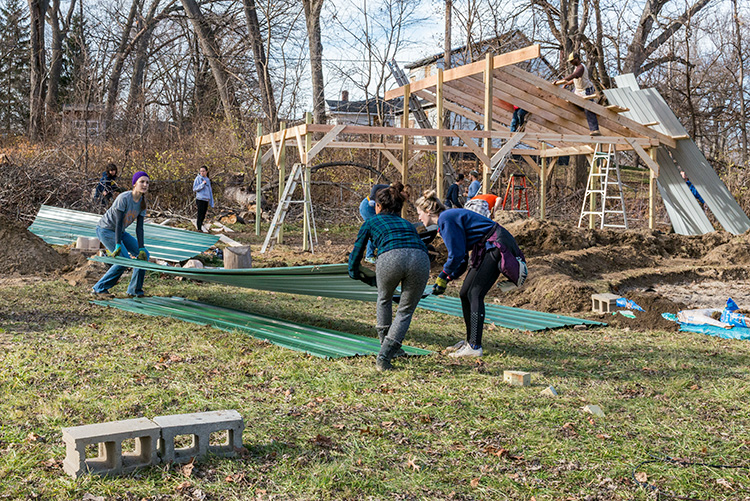 U of M students working in Brightmoor