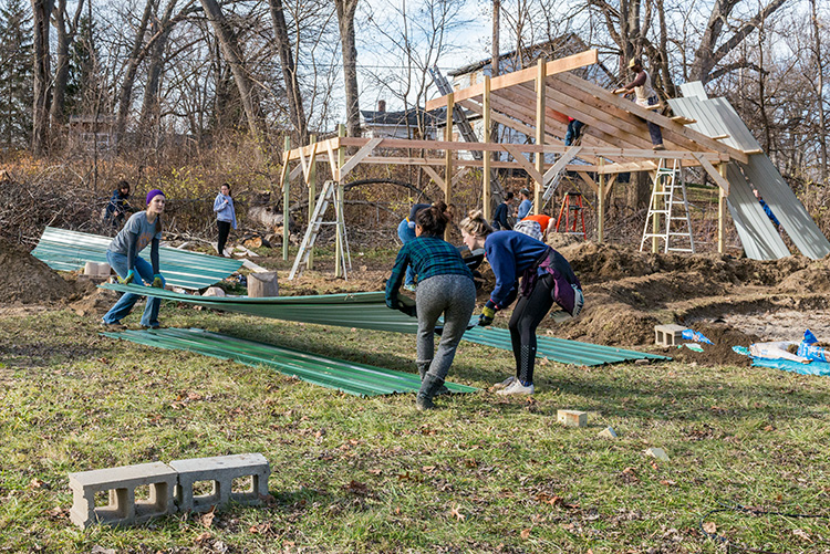 U of M students working in Brightmoor