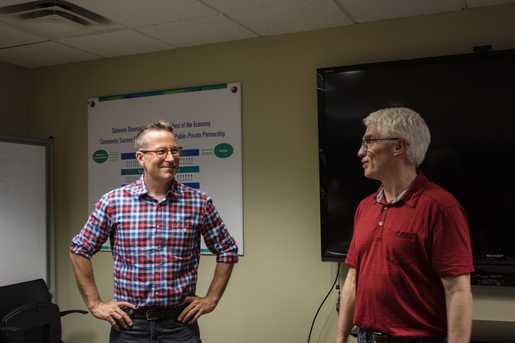 Groundspeed founder Jeff Mason and Center for Digital Engagement director Bud Gibson at a weekly clinic. 
