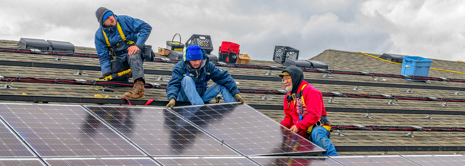 Installing solar panels on the Amos Washington Building at New Parkridge