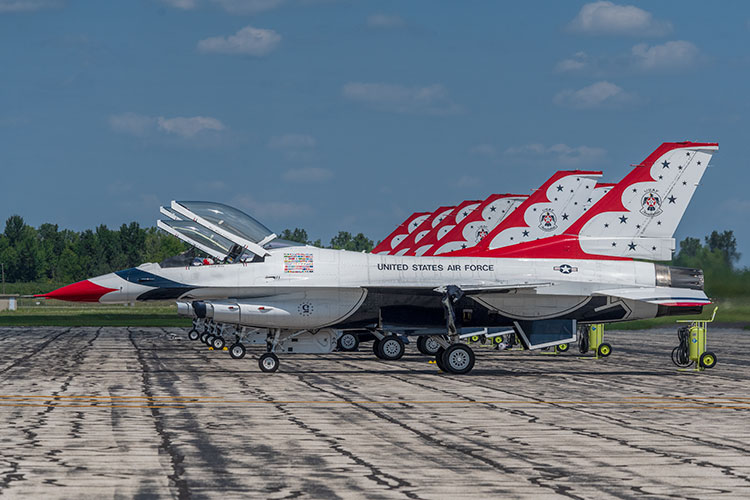 The USAF Thunderbirds at Thunder Over Michigan