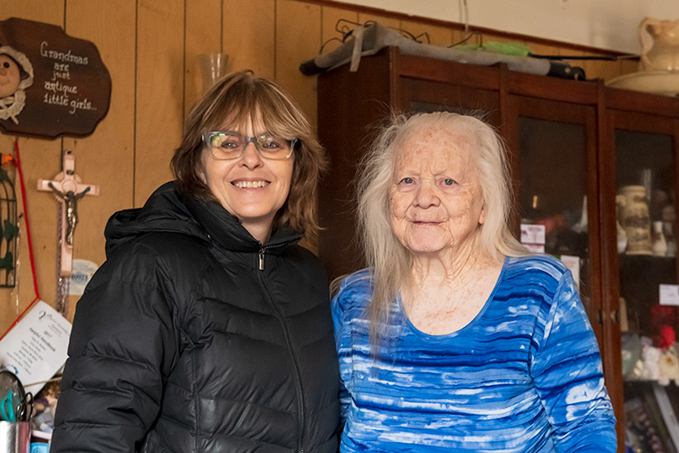 Casey Miller visiting Marilyn France for Ypsilanti Meals on Wheels