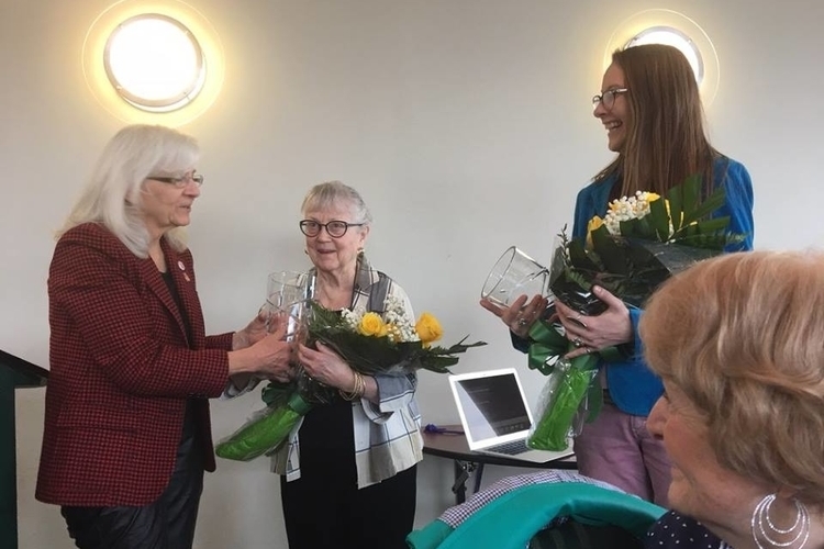 Cheryl Farmer presents Jane Bird Schmiedeke and a relative of Nathalie "Nat" Edmunds with the 2018 Starkweather Award.