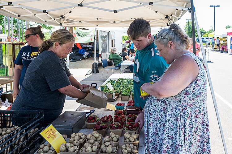 Prescription for Health clients Zach and Kathy Clair at the Pittsfield Township Farmers Market