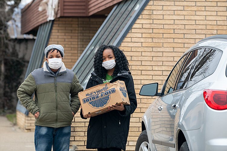 People pick up meals from Joyful Treats Community Development.