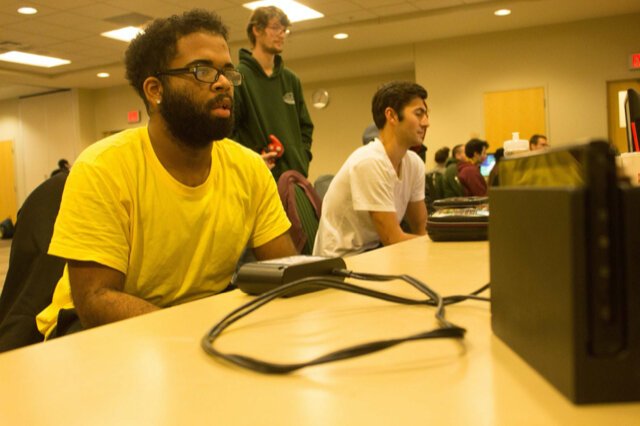 EMU students playing games at an esports event.