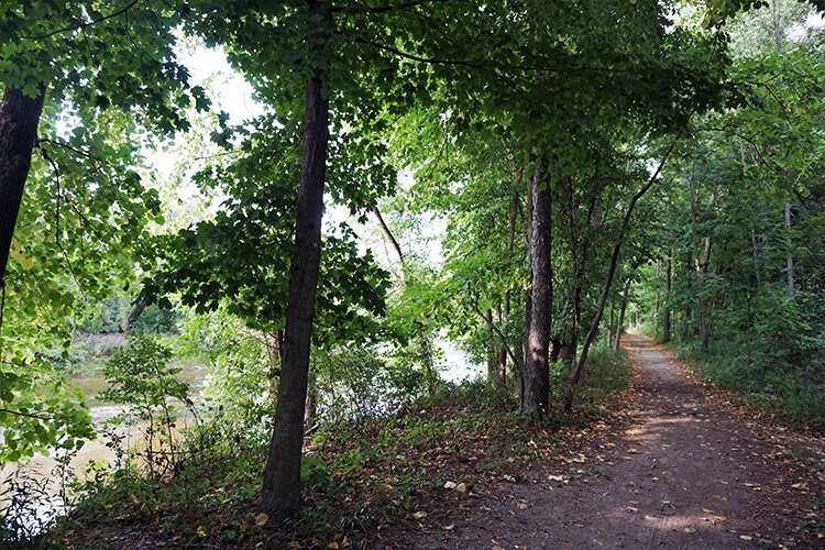 Chippewa Nature Center has 19+ miles of hiking trails available. Be on the lookout for rivers, marshes, ponds, overlooks, observation towers, and even a canoe/kayak launch.