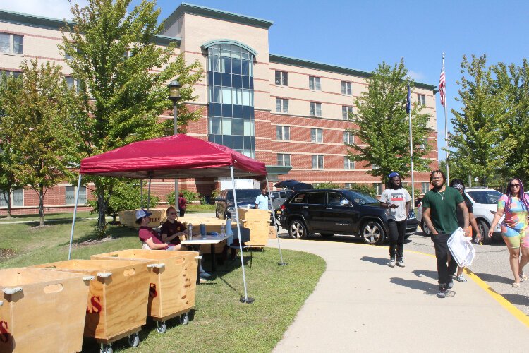 CMU’s dorm community, Towers, welcomes incoming students back to campus for  with free popsicles on deck to combat the last of the summer heat.