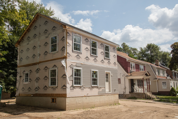 Affordable housing being built at 1010 Cooper Ave SE.