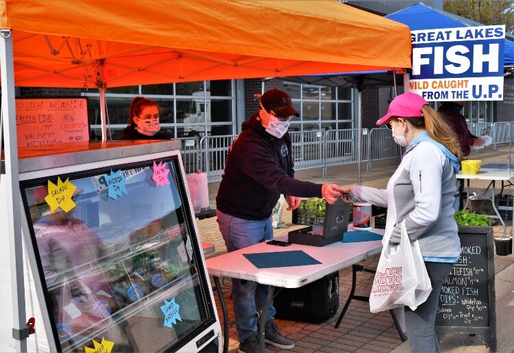 Market vendors and customers followed guidelines in their interactions.