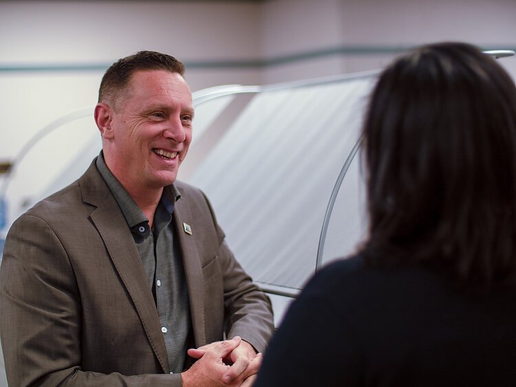 Patrick Moran speaks with Jennifer Bryant, a United Way Campaign Associate.