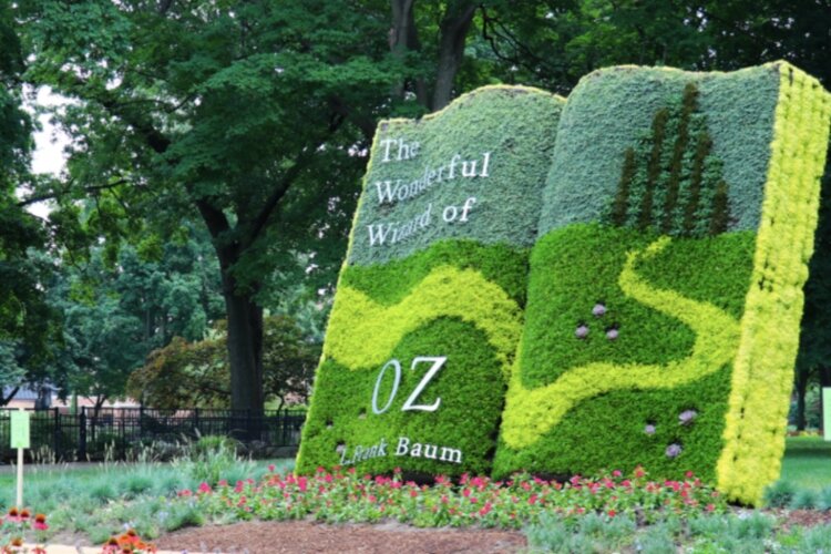 The Wonderful Wizard of Oz Living Book in Holland's Centennial Park. 