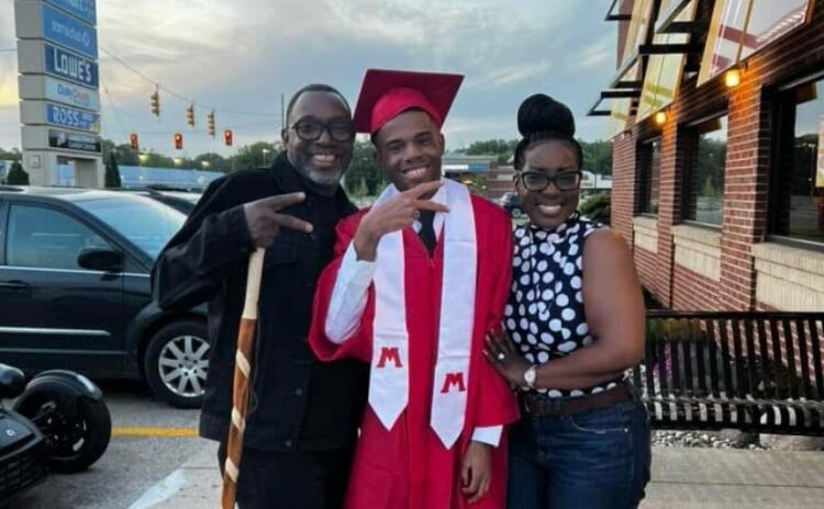 Aaron Allen with his parents, Tamica Fox and LeShawn Savage, at his high school graduation.