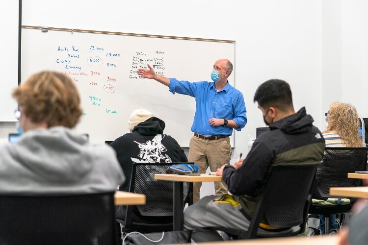 Students in a GRCC business class. (GRCC/Steve Jessmore)