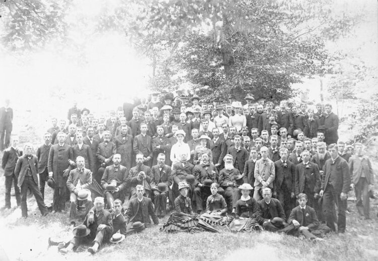 Faculty and students of Hope College 1884.