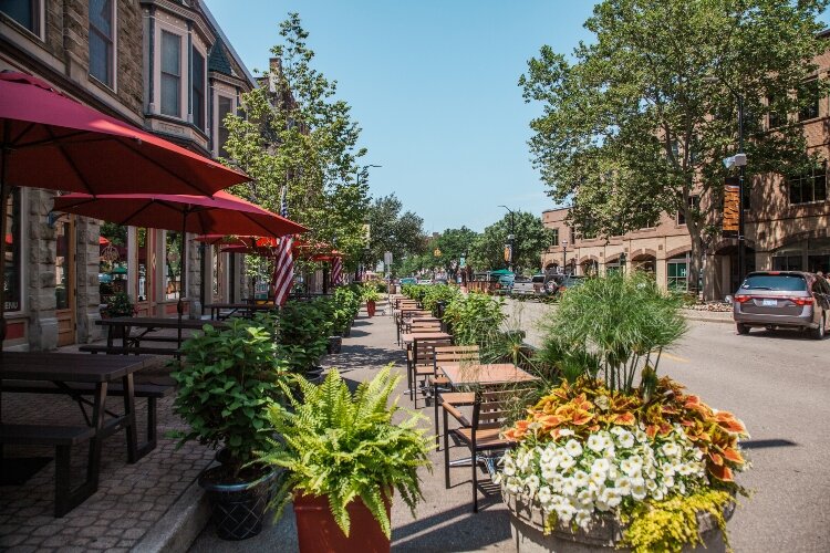Downtown Holland retailers and restaurants have the opportunity to use the sidewalk and parking spaces adjacent to their business to do additional retail sales outdoors or to set up additional tables for outdoor dining. 