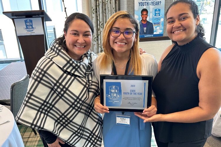 Isabel Shepard (center) poses with her family after winning the 2023 Boys and Girls Club Michigan Youth of the Year award.