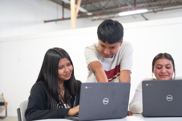 Comcast recently surprised 40 students in the LAUP ¡Adelante! Cohort with laptops. (Comcast)