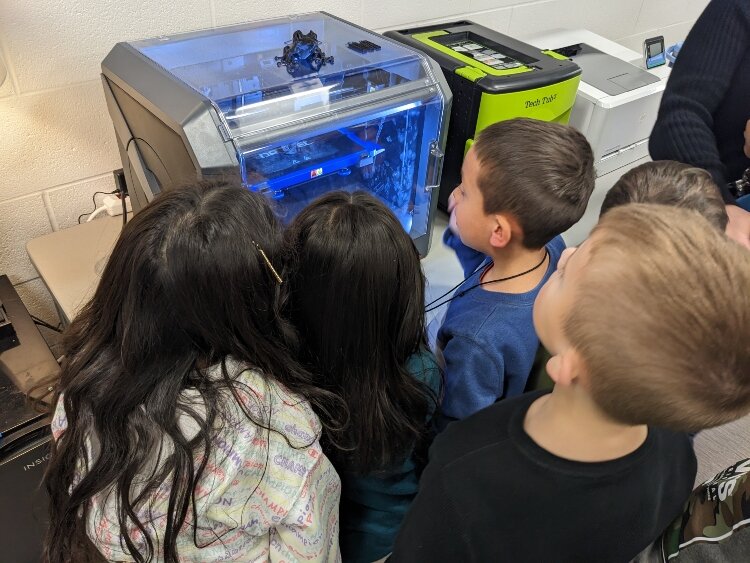 First grade students at Bunker Elementary watch a 3D printer in action. (MPS)