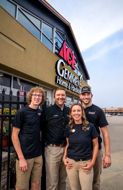 Andrew Gemmen (Center) and his family.